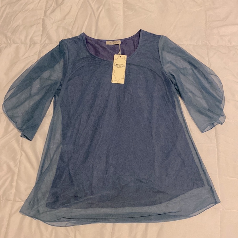 Flowy Mesh Blouse - Picture 2 of 3